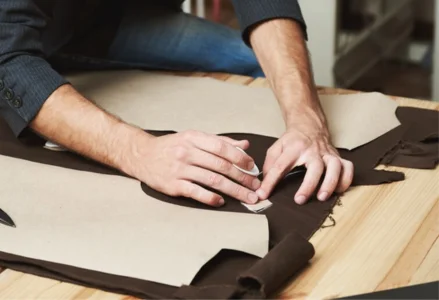 DISCOVERY & EXPRESSION close-up to cutting leather using size pattran